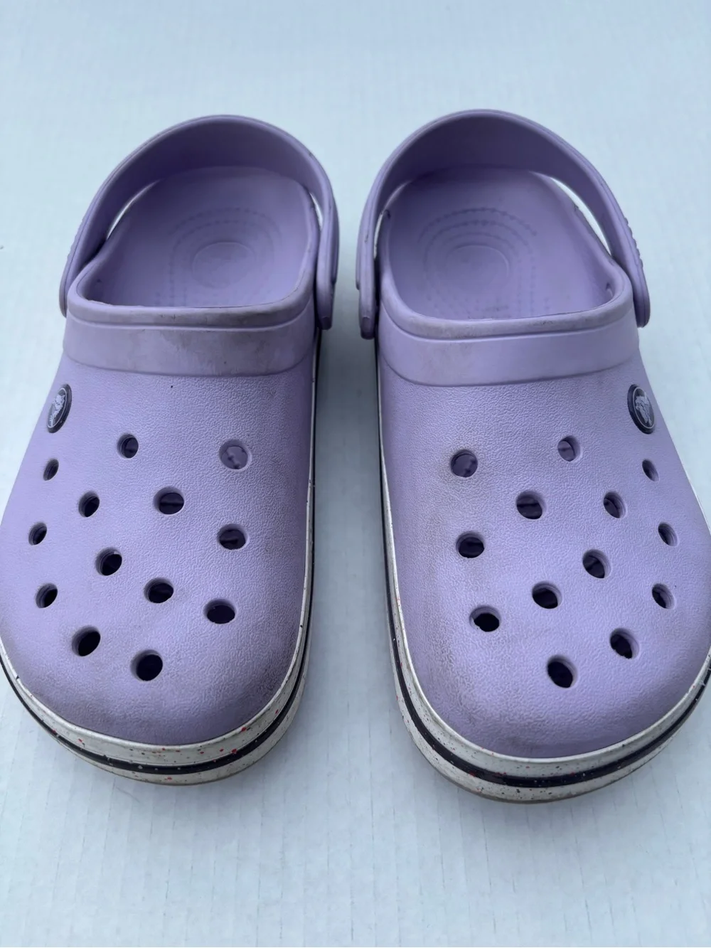 CROCS Kids Classic Clog in Lavender with Speckled White Sole size J5